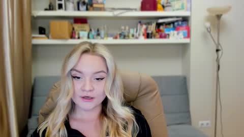 Snapshot of kara_smith_ chatting on December 2025 11:02:01 PM Kara. Off from 15th till 24th of December online show from December 2025 11:02:01 PM