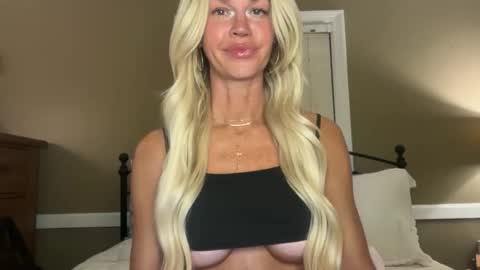 Snapshot of karabearr chatting on December 2025 12:26:01 AM kara online show from December 2025 12:26:01 AM