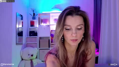 Snapshot of karamelsw chatting on November 2025 11:58:01 PM Julia online show from November 2025 11:58:01 PM