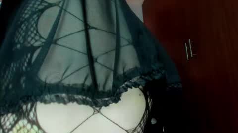 KARINNA  RAVEN online show from September 2025 05:24:01 PM