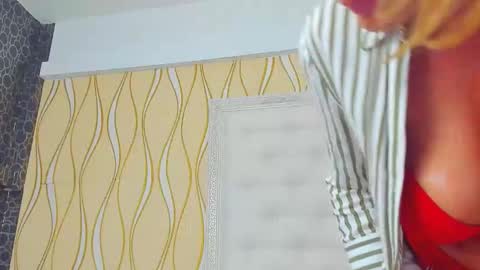 KARISSIA online show from September 2025 05:15:02 PM