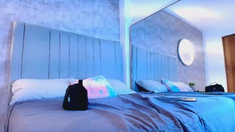 Karla online show from November 2025 07:04:01 PM