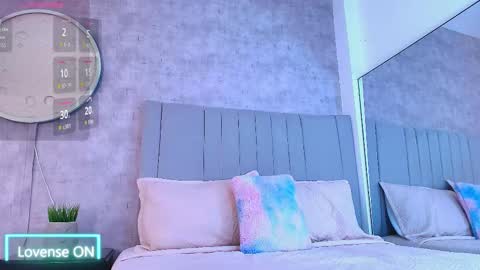 Karla online show from November 2025 07:43:01 PM