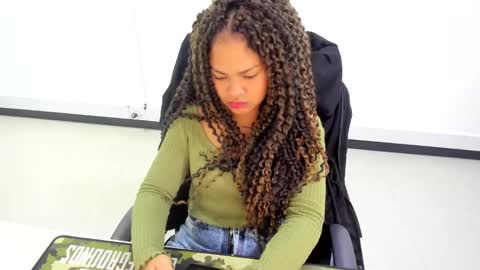 Snapshot of karla_cg chatting on February 2025 07:15:02 PM karla_cg online show from February 2025 07:15:02 PM