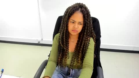 Snapshot of karla_cg chatting on February 2025 10:20:01 PM karla_cg online show from February 2025 10:20:01 PM