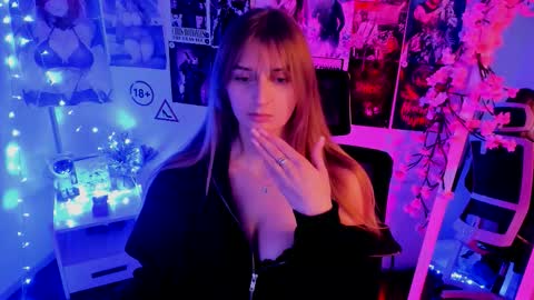 Snapshot of karla_flower chatting on November 2025 01:43:01 PM Karla online show from November 2025 01:43:01 PM