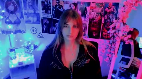 Snapshot of karla_flower chatting on November 2025 03:33:01 PM Karla online show from November 2025 03:33:01 PM