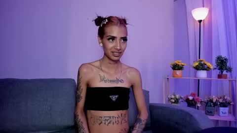 karlaslutskinny__ online show from November 2025 05:31:01 PM