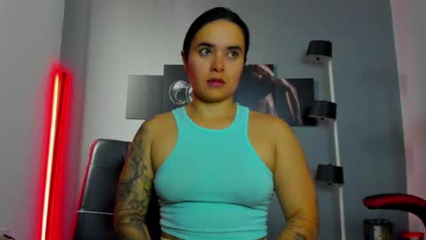Snapshot of karlyjons_ chatting on February 2025 01:08:02 PM online show from February 2025 01:08:02 PM