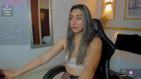 karlyy_ online show from December 2025 08:05:01 PM