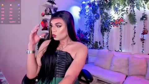 Snapshot of karol_elegance_ chatting on December 2025 01:17:02 PM karol online show from December 2025 01:17:02 PM