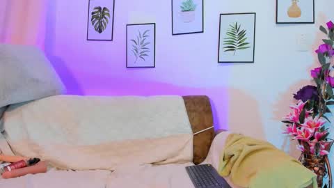 karol_w10 online show from November 2025 12:16:02 PM