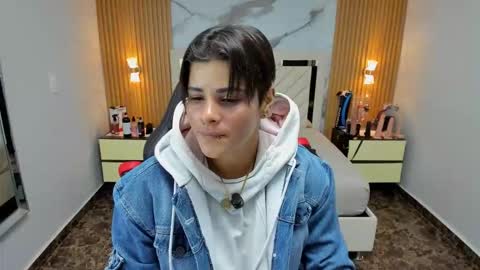 Karol and Luna online show from November 2025 07:38:01 PM