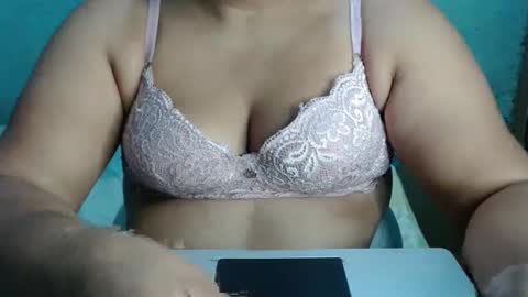 Snapshot of karolbb chatting on October 2025 10:43:01 PM karolbb online show from October 2025 10:43:01 PM