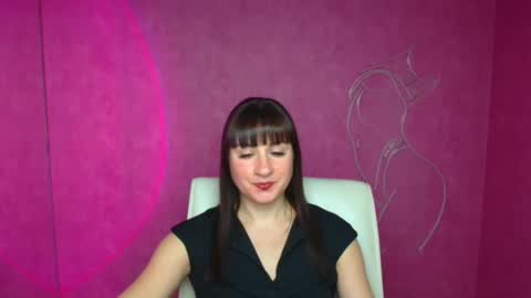 Snapshot of karolina_mia chatting on December 2024 09:55:02 AM Caroline online show from December 2024 09:55:02 AM