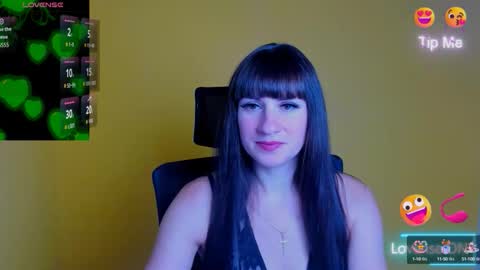 Snapshot of karolina_mia chatting on October 2025 03:04:02 AM Caroline online show from October 2025 03:04:02 AM