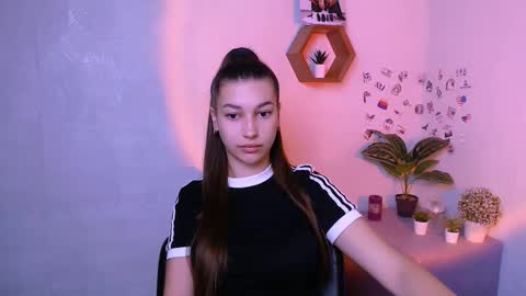 Karolina online show from September 2025 05:12:01 AM