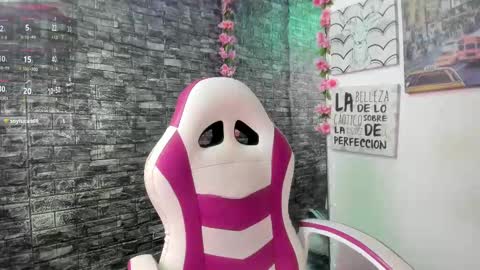 Snapshot of karoll__sex chatting on October 2025 12:34:02 PM KAROLL online show from October 2025 12:34:02 PM