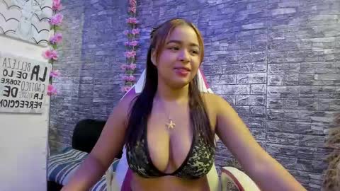 Snapshot of karoll__sex chatting on December 2025 12:43:01 PM KAROLL online show from December 2025 12:43:01 PM