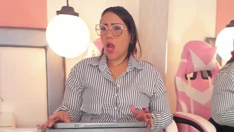 Snapshot of karolwest_ chatting on November 2025 11:24:01 AM karolwest_ online show from November 2025 11:24:01 AM