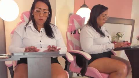 Snapshot of karolwest_ chatting on December 2025 12:21:02 PM karolwest_ online show from December 2025 12:21:02 PM