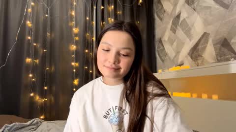 Kira online show from November 2025 04:08:02 PM