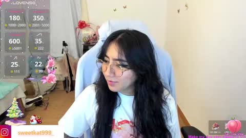 Snapshot of kat_ly_chan chatting on December 2024 04:14:02 PM Kat       online show from December 2024 04:14:02 PM