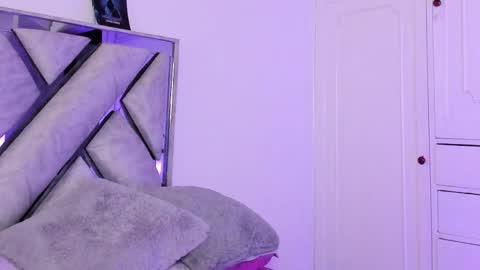 Kat Santana online show from April 2026 07:58:02 PM