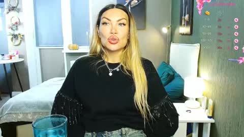 Therapist online show from December 2025 11:20:02 PM