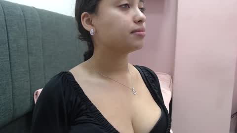 Kari online show from October 2025 02:02:01 PM