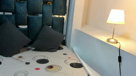 Katerosse2  online show from April 2026 12:31:01 PM