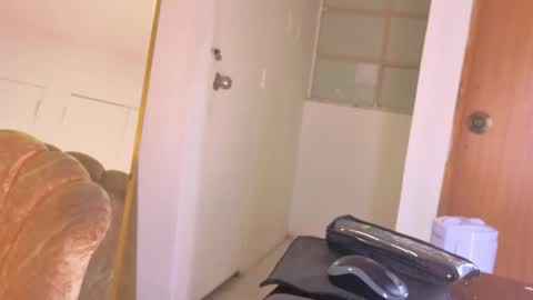 Snapshot of kathira_londres chatting on May 2026 01:05:02 PM Sofia online show from May 2026 01:05:02 PM