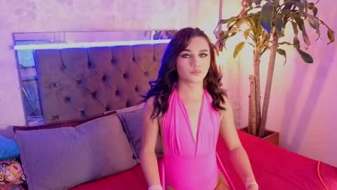 Snapshot of kathira_londres chatting on May 2026 01:08:01 PM Sofia online show from May 2026 01:08:01 PM