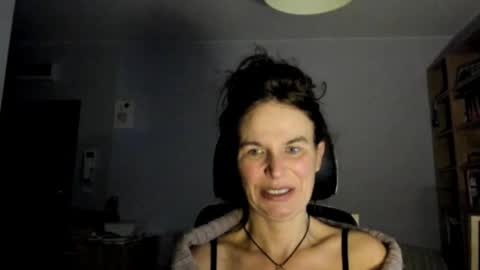 Snapshot of kathysky40 chatting on November 2025 09:53:01 PM KATHY online show from November 2025 09:53:01 PM