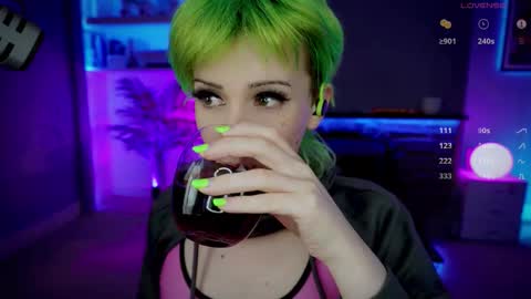 Snapshot of katie_cutie_ts chatting on October 2025 07:54:02 PM Katie online show from October 2025 07:54:02 PM