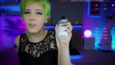 Snapshot of katie_cutie_ts chatting on October 2025 08:33:02 PM Katie online show from October 2025 08:33:02 PM