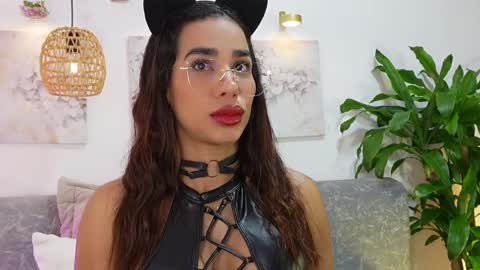 Snapshot of katiecruz_ chatting on June 2026 10:50:02 AM Katie online show from June 2026 10:50:02 AM