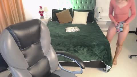 Snapshot of katnia_and_marcuz chatting on December 2024 12:11:02 PM Katnia and Marcuz online show from December 2024 12:11:02 PM