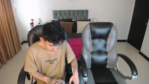 Snapshot of katnia_and_marcuz chatting on January 2025 04:48:02 PM Katnia and Marcuz online show from January 2025 04:48:02 PM