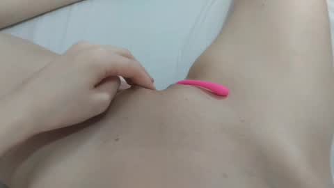 Snapshot of katrinna_arinna chatting on January 2025 12:33:01 PM katrina dont forget to give me thumbs up online show from January 2025 12:33:01 PM