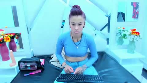 Snapshot of kattalella_luck chatting on November 2025 04:23:02 AM kattalella luck online show from November 2025 04:23:02 AM