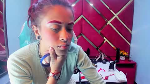 Snapshot of kattalella_luck chatting on November 2025 04:01:02 AM kattalella luck online show from November 2025 04:01:02 AM