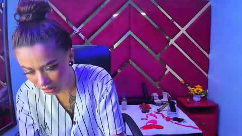 Snapshot of kattalella_luck chatting on December 2025 04:32:01 AM kattalella luck online show from December 2025 04:32:01 AM