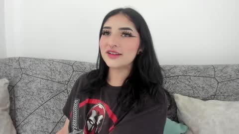 Snapshot of kattengel_ chatting on May 2026 08:10:02 PM Kat online show from May 2026 08:10:02 PM