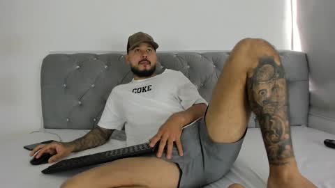 Snapshot of katteysweet chatting on January 2025 01:14:02 PM kattey and handsomen online show from January 2025 01:14:02 PM