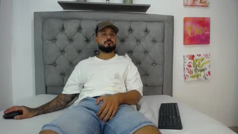Snapshot of katteysweet chatting on January 2025 01:10:01 AM kattey and handsomen online show from January 2025 01:10:01 AM
