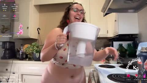 Snapshot of katxxgolding chatting on September 2025 07:40:02 PM Princesse Kat online show from September 2025 07:40:02 PM