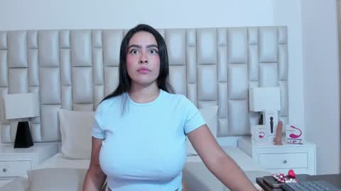 Snapshot of katy_and_paola chatting on January 2025 07:32:01 PM katy blonde girl and paola big boobs online show from January 2025 07:32:01 PM