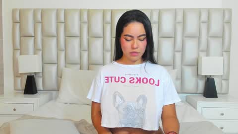 Snapshot of katy_and_paola chatting on January 2025 01:47:01 AM katy blonde girl and paola big boobs online show from January 2025 01:47:01 AM