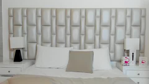 Snapshot of katy_and_paola chatting on February 2025 04:22:01 PM katy blonde girl and paola big boobs online show from February 2025 04:22:01 PM